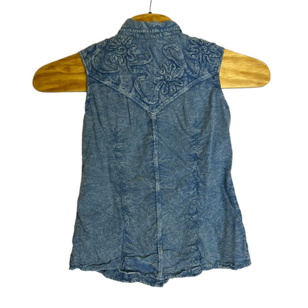 Ryan Michael Jean‎ Vest with Floral Detail - Picture 2 of 6